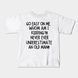 Never underestimate an old man Kids T-Shirt